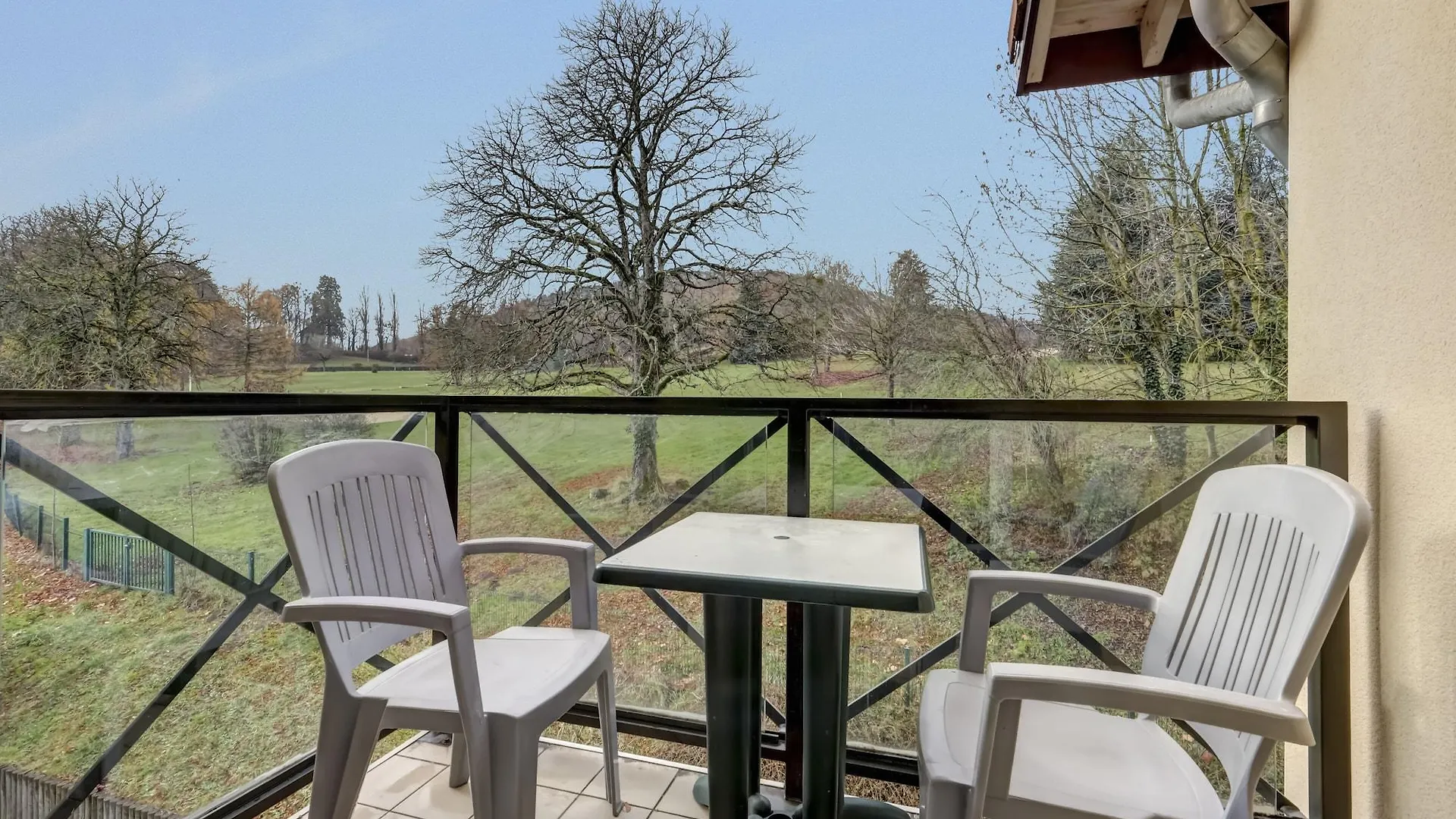 Zenitude Hôtel-Résidences L'Orée du Parc Divonne-les-Bains 3*,