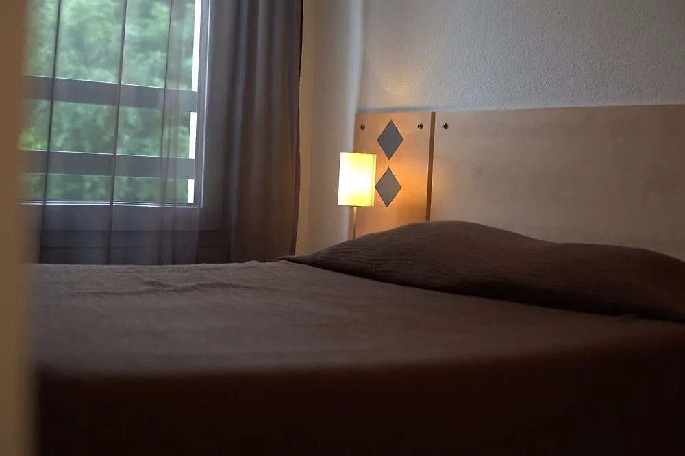 Zenitude Hôtel-Résidences L'Orée du Parc Divonne-les-Bains Hotel