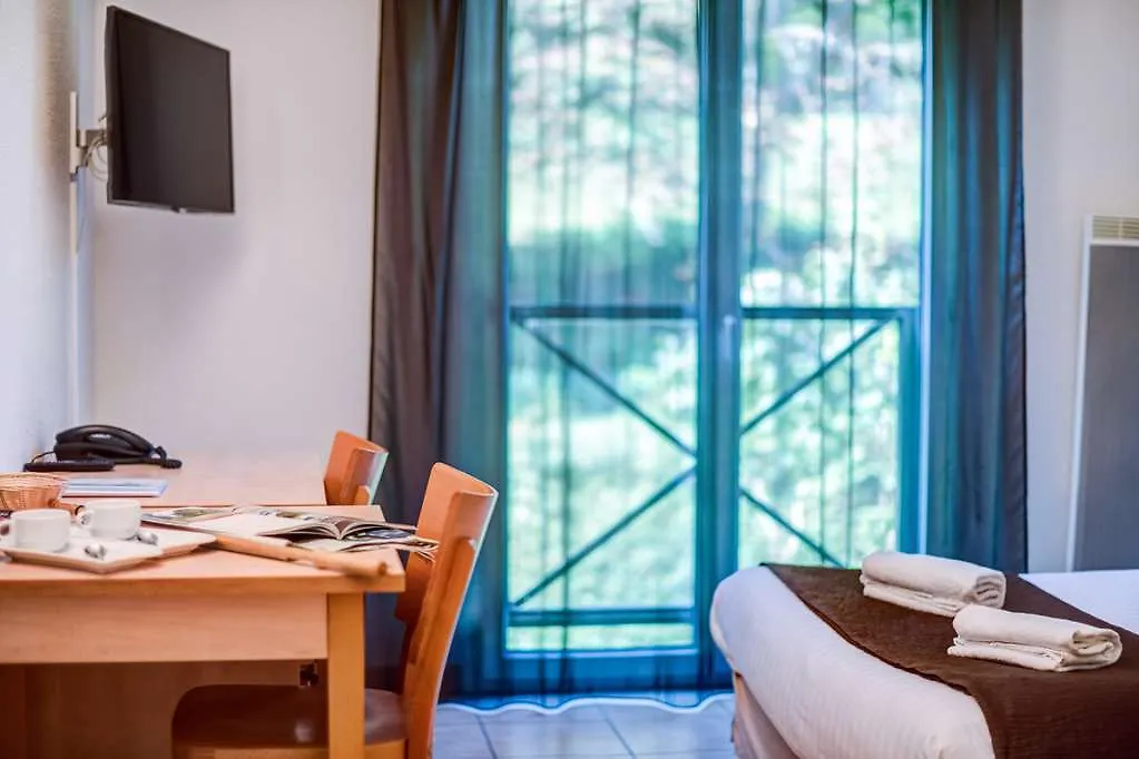 Zenitude Hôtel-Résidences L'Orée du Parc Divonne-les-Bains 3*,  France