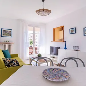 Flat With Loggia At 10min From The Hyères