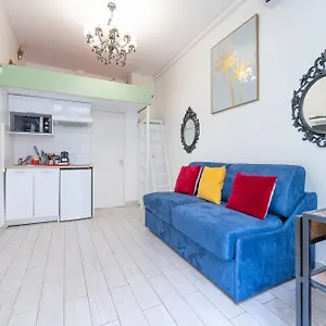 Little Boudoir Of Champs-elysées Paris