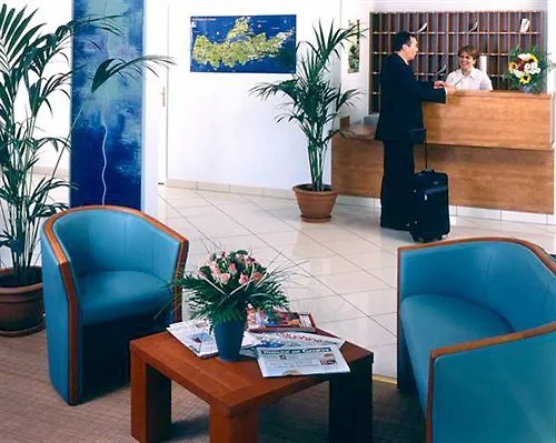 Zenitude Hôtel-Résidences L'Orée du Parc Divonne-les-Bains Hotel